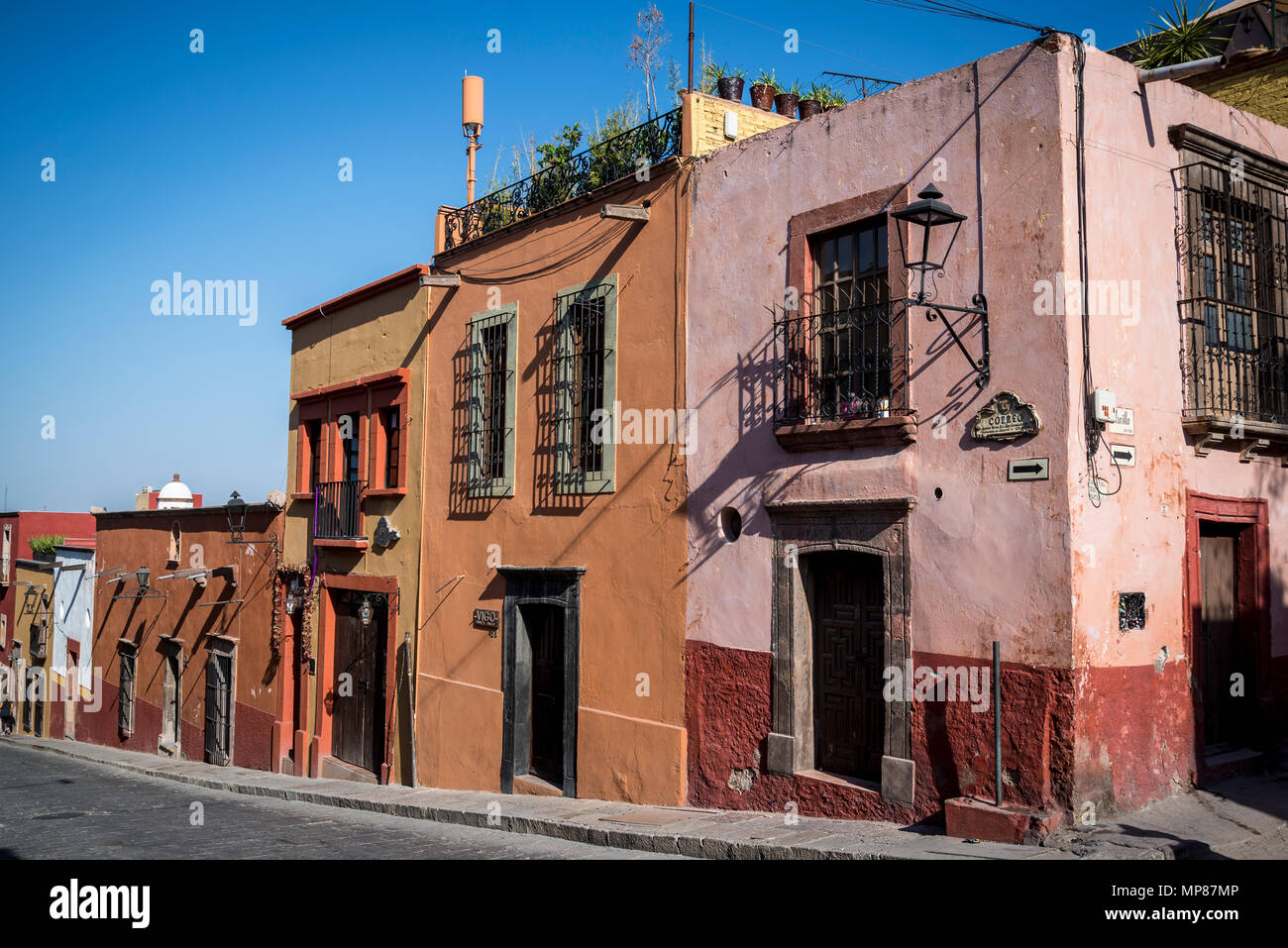 Casas de la epoca colonial mexico fotografías e imágenes de alta resolución  - Página 2 - Alamy