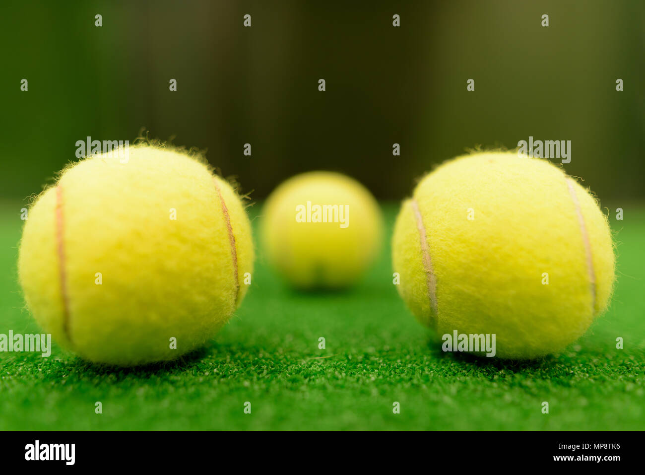 Pelotas de tenis fotografías e imágenes de alta resolución - Alamy