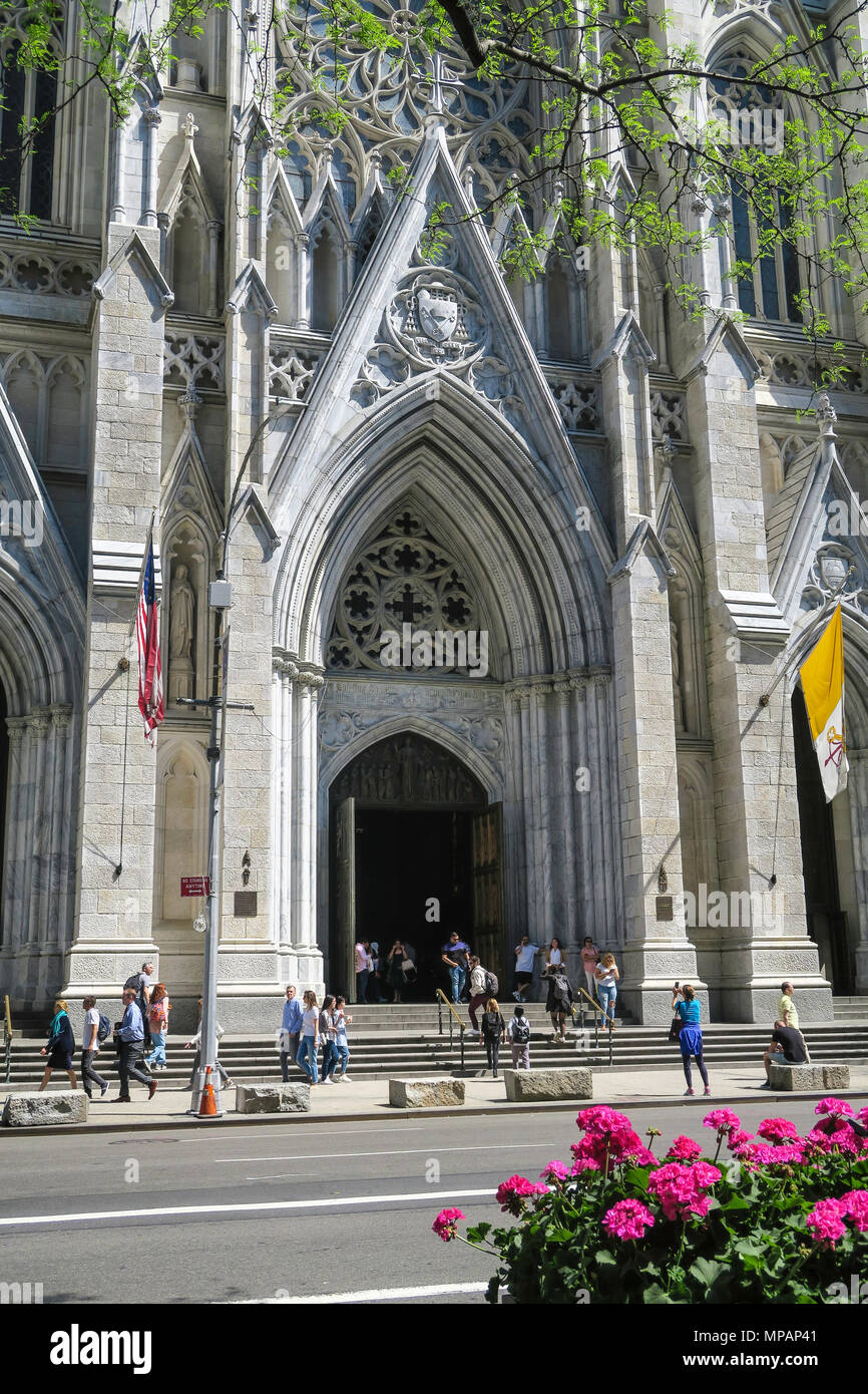 La Catedral de San Patricio, en la ciudad de Nueva York Foto de stock