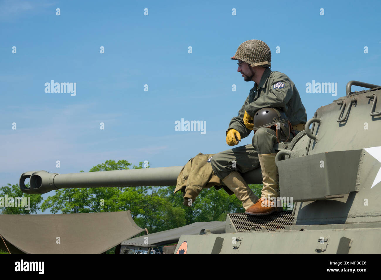 El ejército de los EE.UU. Patrimonio y un Centro de Educación de la segunda guerra mundial re-enactor sobre un tanque destructor M18 Hellcat en Carlisle, Pennsylvania Foto de stock