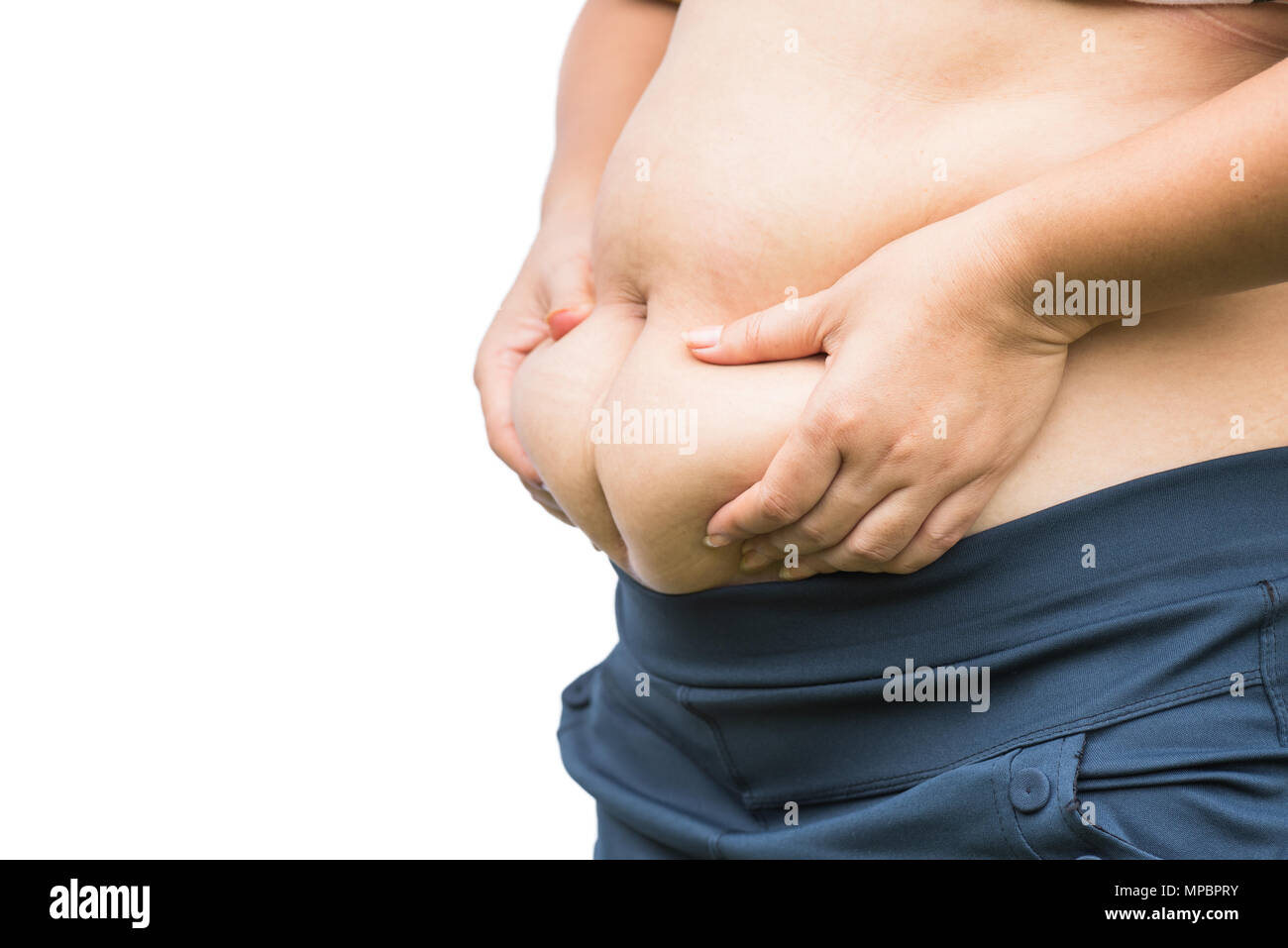 Mujer Fat mano sosteniendo su propia mujer la grasa del abdomen. El estilo  de vida de la dieta para reducir barriga y forma saludable concepto  muscular en el estómago Fotografía de stock 