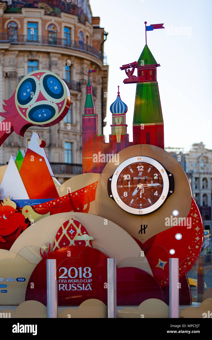 Moscú, Rusia - Mayo 21, 2018: un reloj con una cuenta regresiva de días,  horas y minutos para el inicio de la Copa Mundial de la FIFA 2018 en Rusia  en el