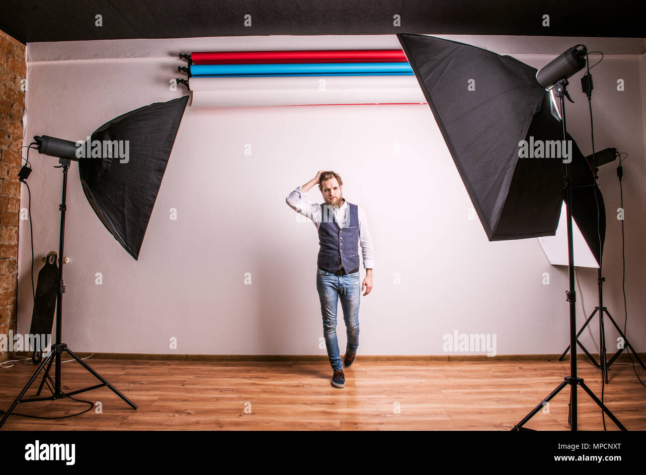 Modelo en un estudio fotografías e imágenes de alta resolución - Alamy