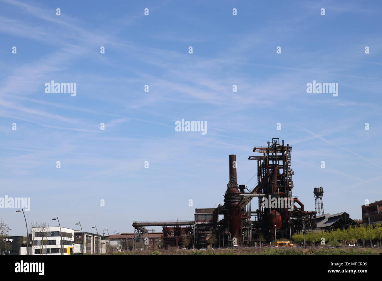 Dortmund, área de Ruhr, Renania del Norte-Westfalia, Alemania - 16 de abril de 2018: Alto Horno Phoenix West en la ruta de la industria de la cultura Foto de stock