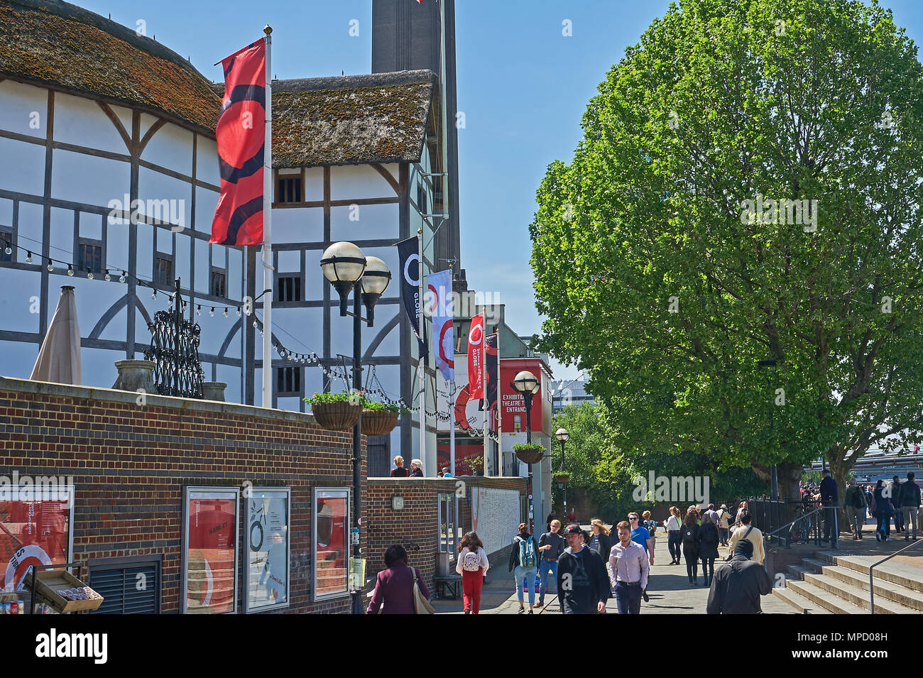 El teatro Globe, en Southwark, Londres, en la orilla sur del río Támesis, está construyendo una réplica del teatro original de William Shakespeare. Foto de stock