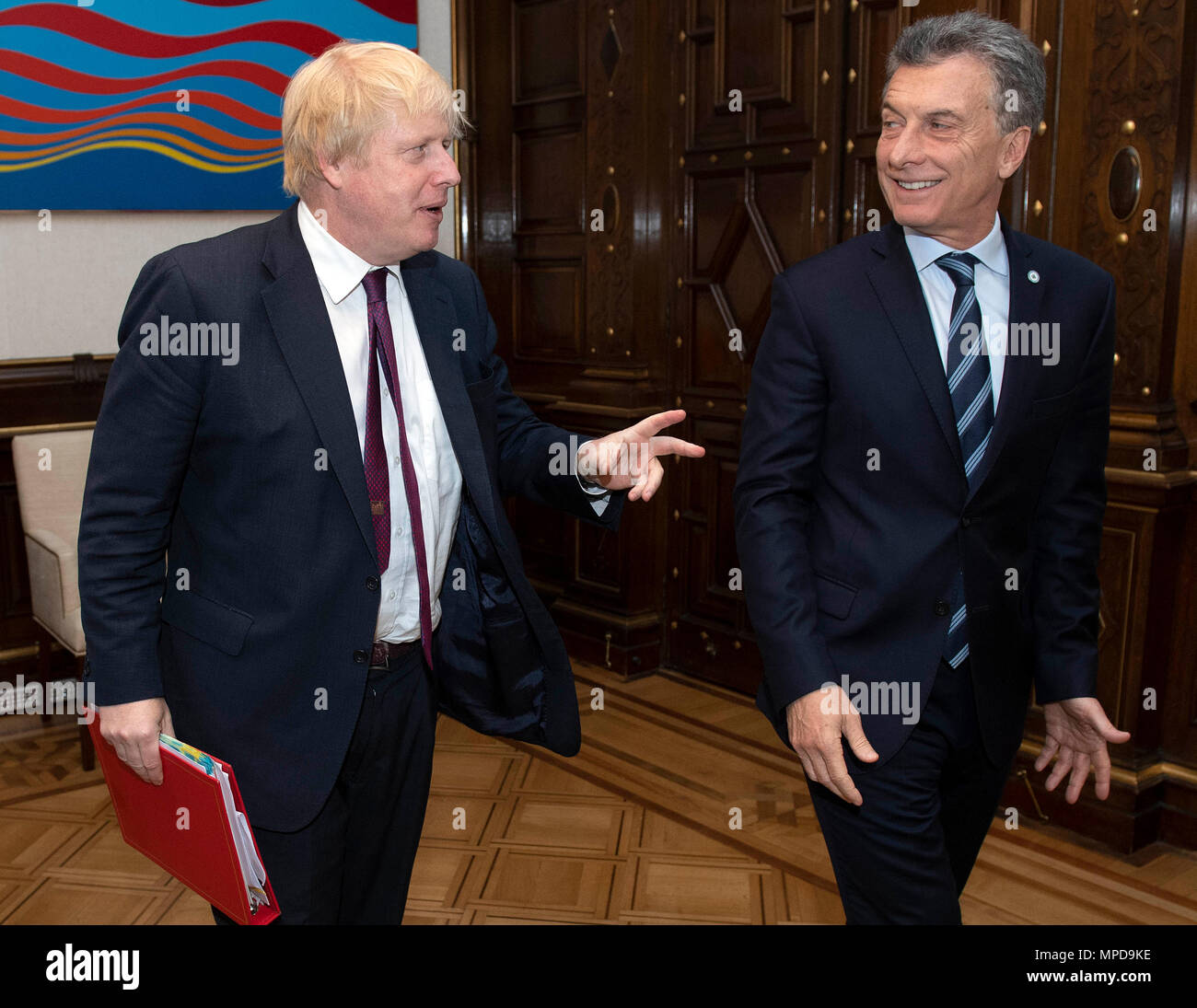 Secretaria de Relaciones Exteriores Boris Johnson se reúne con el Presidente de Argentina, Mauricio Macri en Buenos Aires, Argentina, durante los cinco días de gira por Latinoamérica. Foto de stock