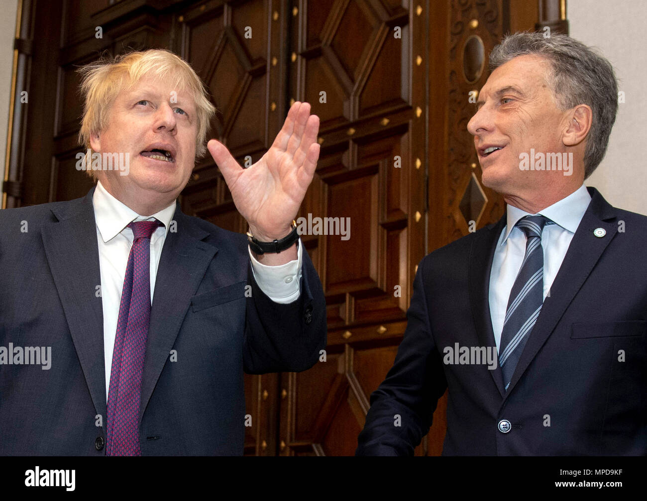 Secretaria de Relaciones Exteriores Boris Johnson se reúne con su presidente argentino Mauricio Macri en Buenos Aires, Argentina, durante los cinco días de gira por Latinoamérica. Foto de stock