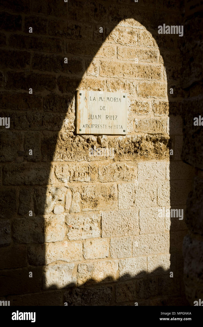 La puerta de Santa María, Hita, Guadalajara, España. La puerta de Santa María. Foto de stock