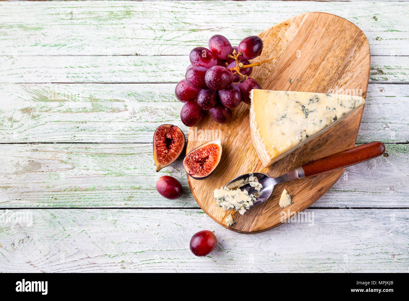 Tabla De Quesos Con Uvas Fotos e Imágenes de stock Alamy
