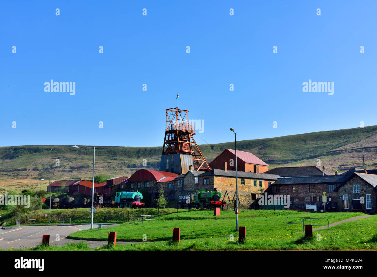 La minería del carbón tradicional torre sinuosa y construcción en Big Pit: Museo Nacional del Carbón, Gales del Sur, valles, Blaenavon, REINO UNIDO Foto de stock