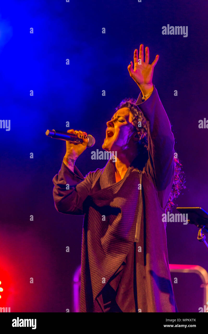 El cantante cristiano Plumb en el escenario durante el concierto de Bid Daddy Weave en Jones Park en Gulfport, Mississippi Foto de stock