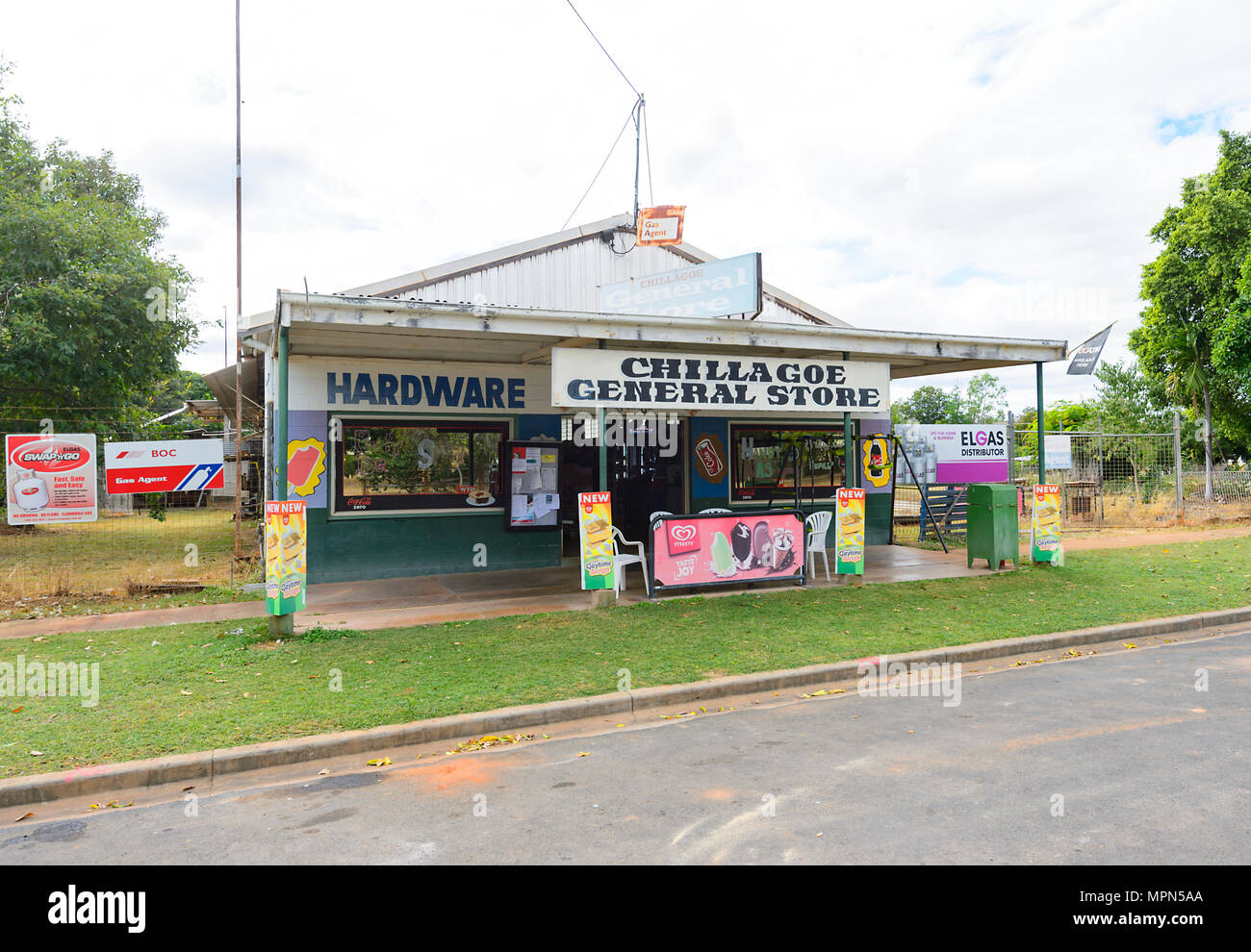 Tienda general en la pequeña e histórica ciudad rural de Chillagoe, Far
