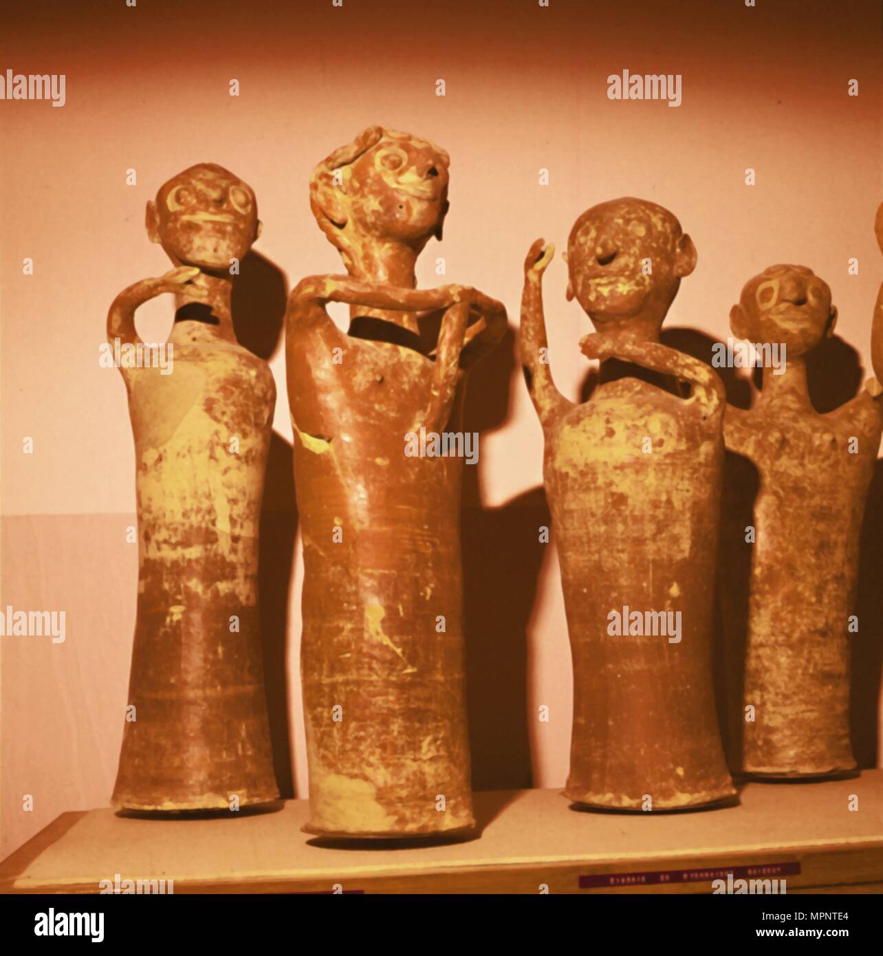 Idolos de terracota fotografías e imágenes de alta resolución - Alamy
