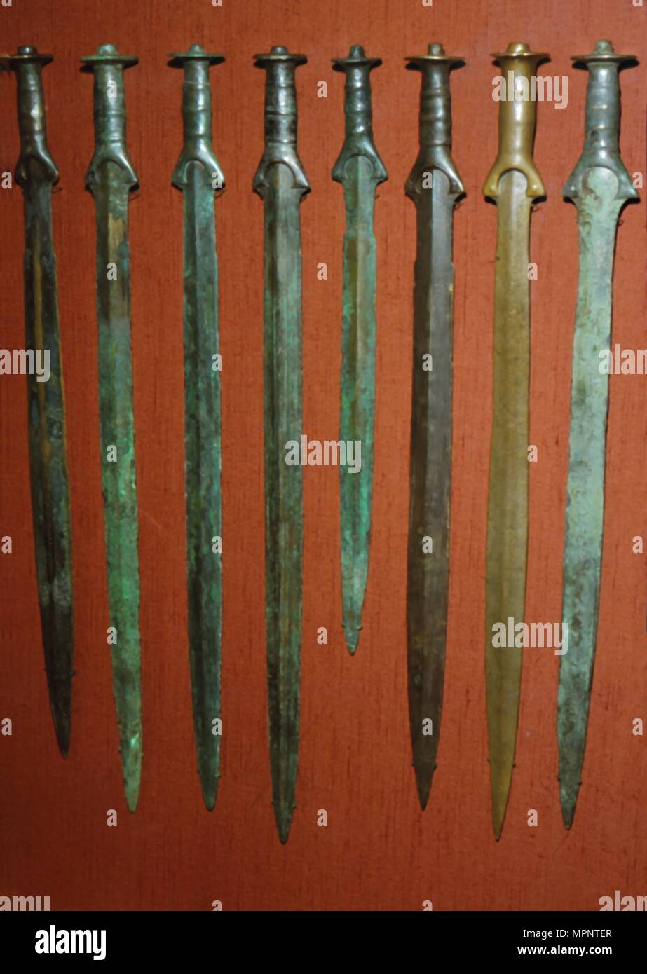 Espadas de la edad de bronce fotografías e imágenes de alta resolución -  Alamy
