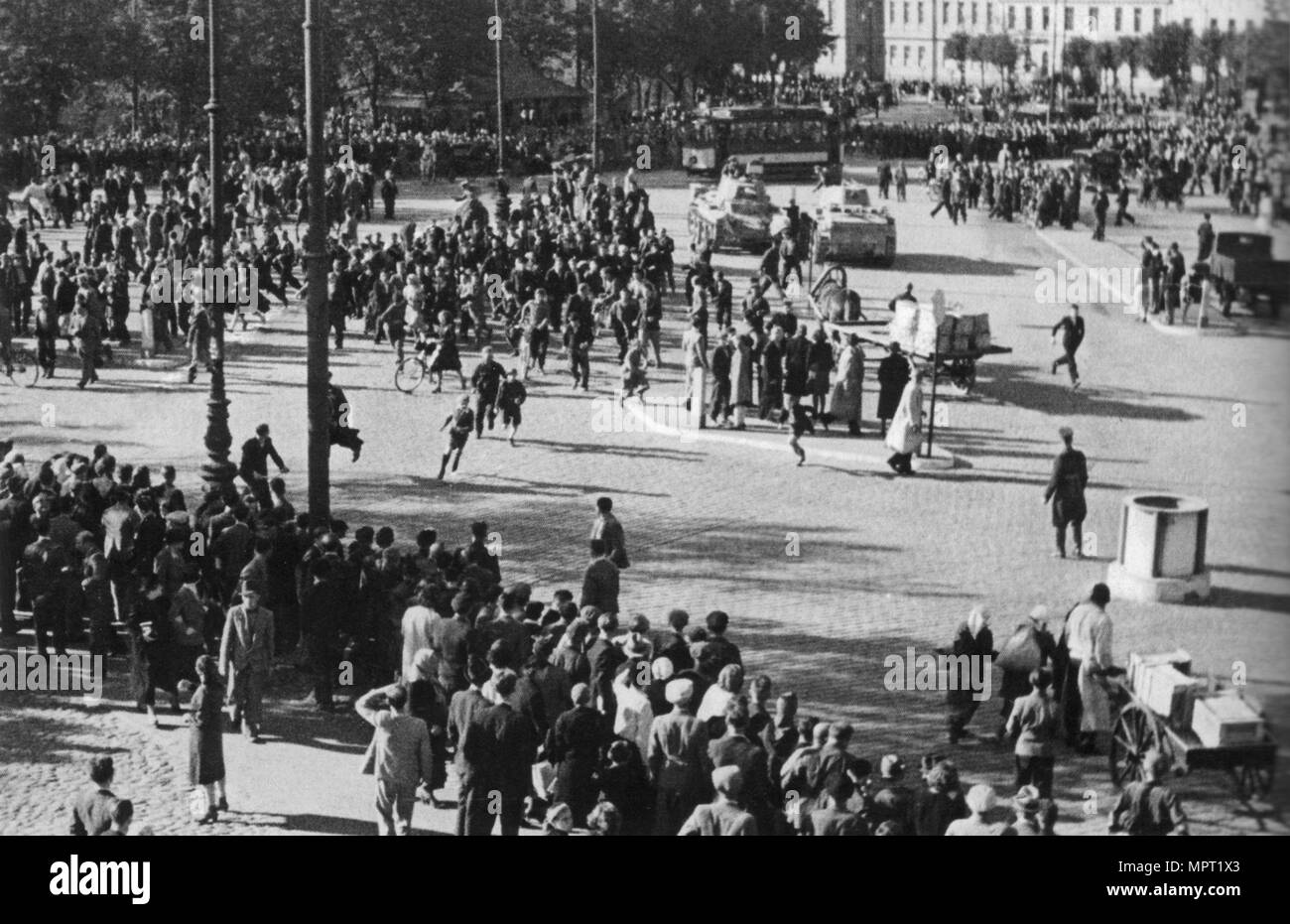 El Ejército Rojo soviético en Riga, 1940, 1940. Foto de stock