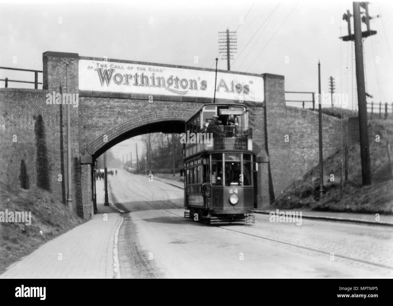 Tranvía de la Corporación en Walsall Lichfield Rd, Walsall, West Midlands, UK 1928 Foto de stock