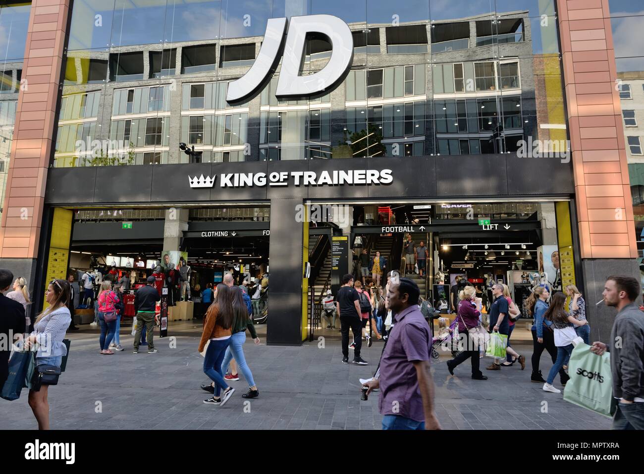 Uno de los muchos deportes JD tiendas pertenecientes al grupo Pentland. Este está en el centro de Liverpool, Inglaterra, Reino Unido. Foto de stock