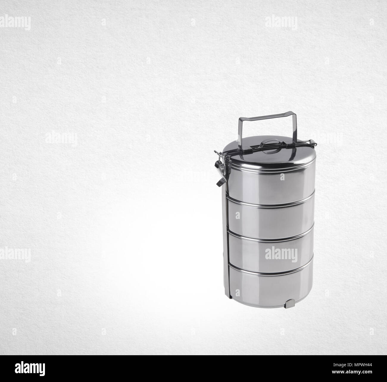 Los recipientes de comida o contenedores de acero inoxidable para alimentos  en un fondo Fotografía de stock - Alamy