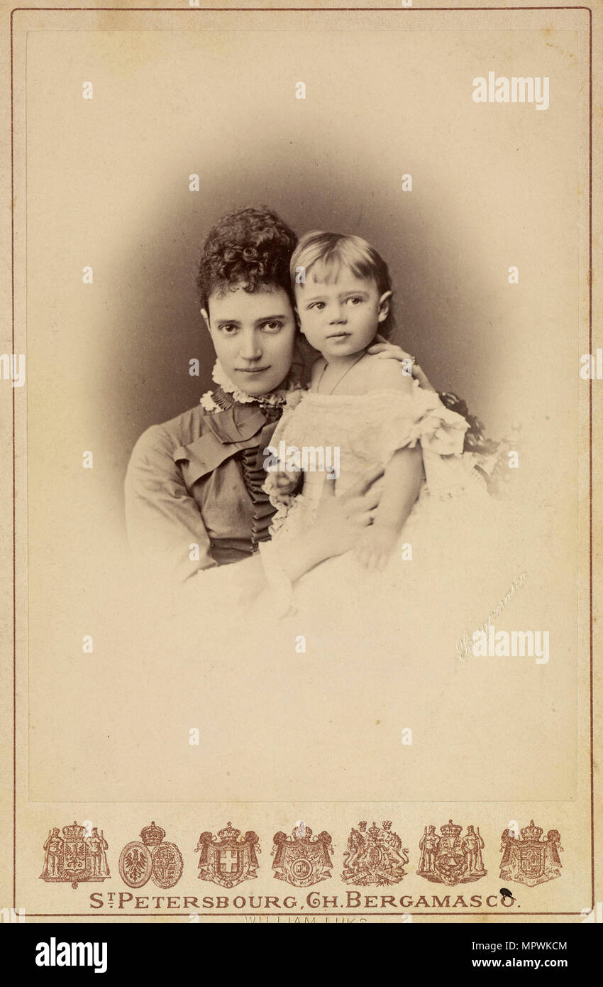 La Gran Duquesa Maria Fyodorovna, la Princesa Dagmar de Dinamarca (1847-1928) con la hija de Xenia Alexandro Foto de stock