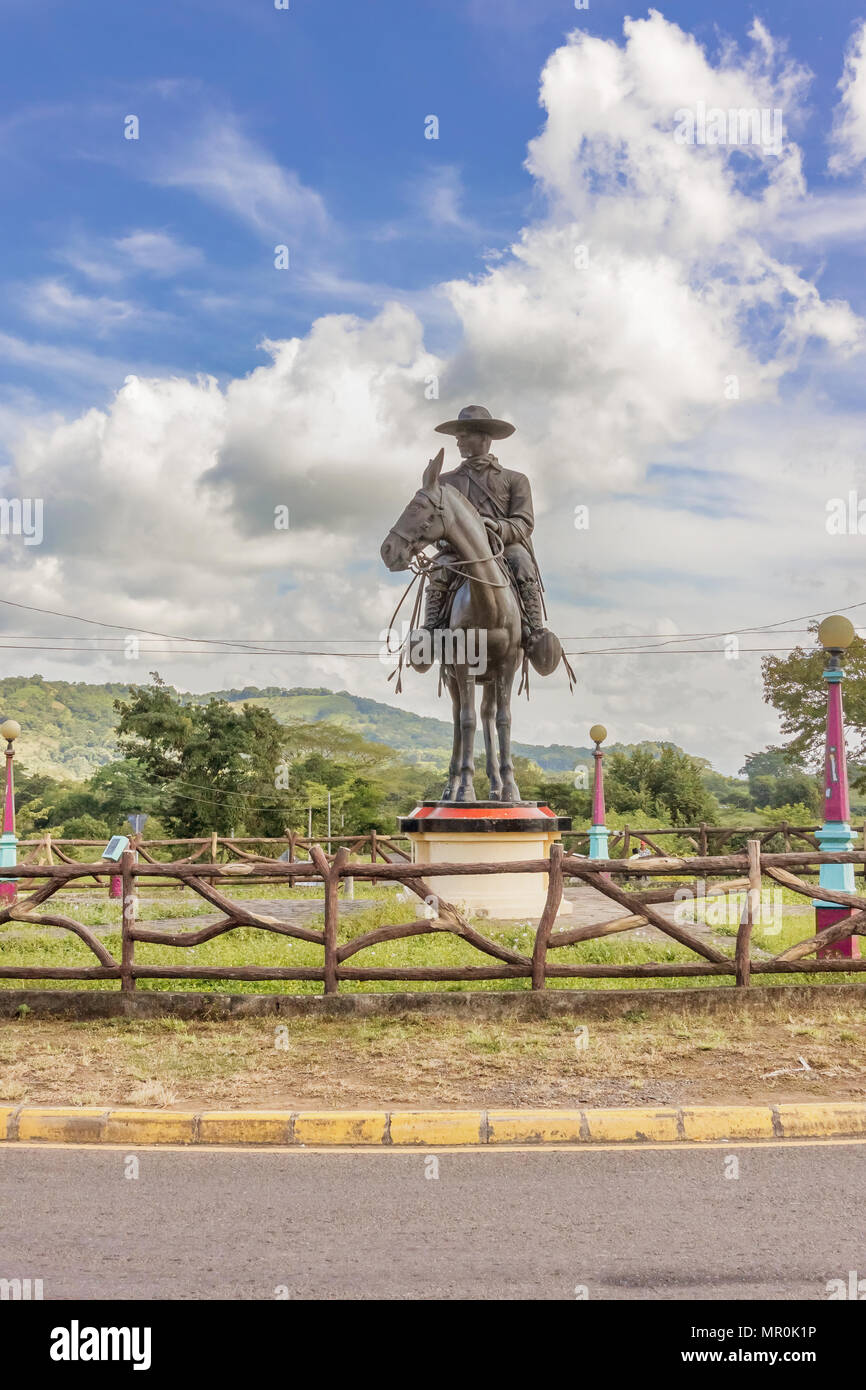 Estatua de Augusto César Sandino situada en la intersección de la calle 9 y 21 justo en las afueras de la ciudad de Boaco en Nicaragua. Foto de stock