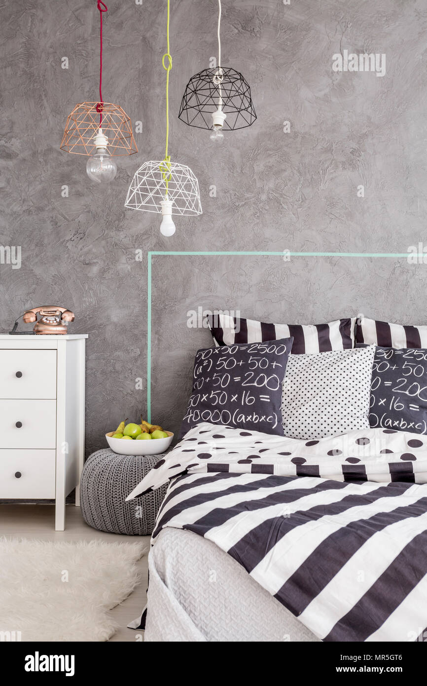 Habitacion De Estilo Contemporaneo Con Patron Ropa De Cama