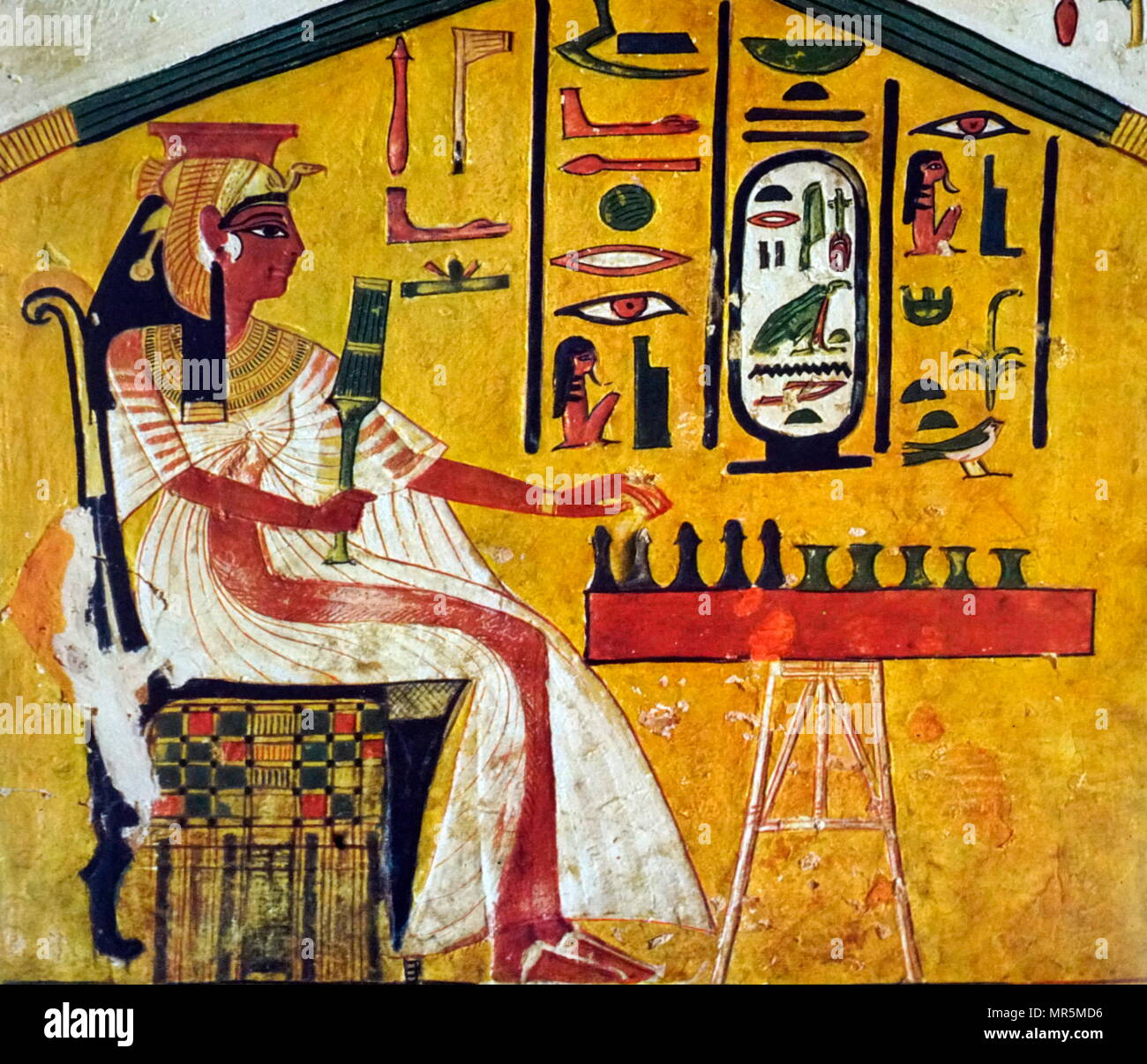 Nefertari jugando Senet; tumba pintura 1255 BC. La Reina Nefertari, murió  el año 1255 A.C., fue el primero de la gran esposa real de Ramsés el  Grande. QV66 está la Tumba de