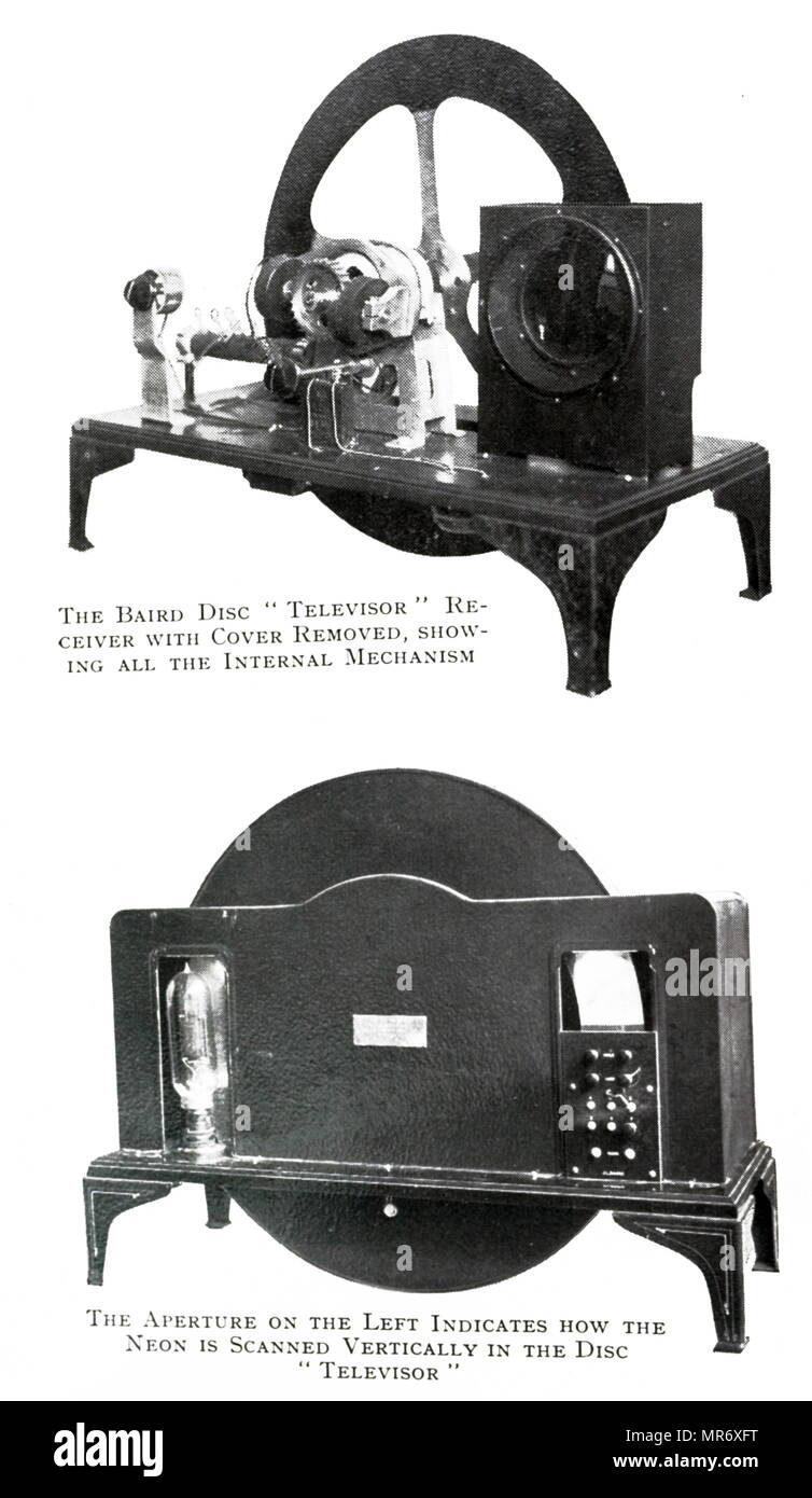 Fotografía de John Logie Baird's modelo disc el televisor. Superior: parte frontal del aparato con la tapa quitada. Inferior: la parte trasera del aparato. John Logie Baird (1888-1946), un ingeniero escocés, innovador, y uno de los inventores de la televisión mecánica. Fecha siglo xx Foto de stock