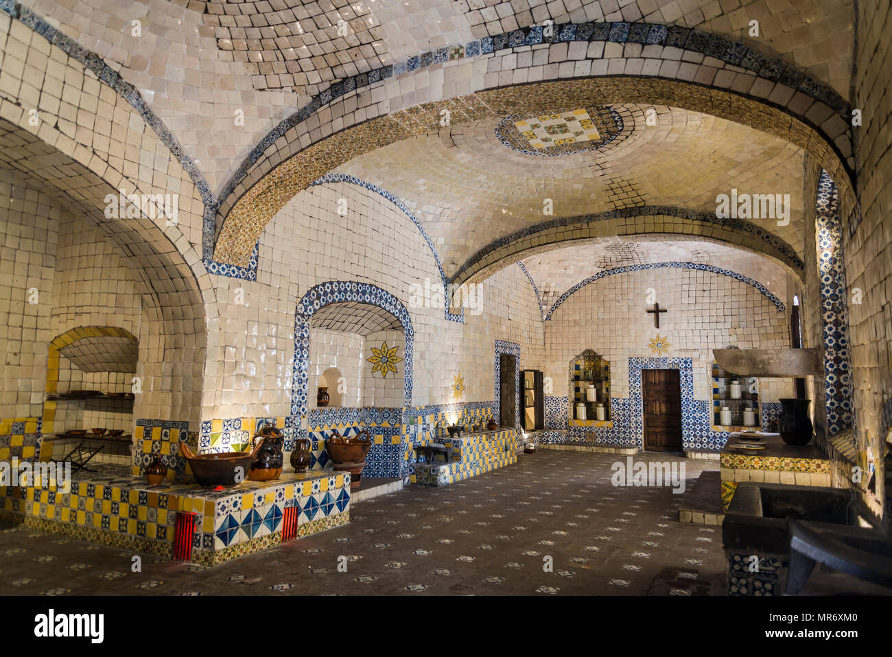 Ex Convento de Santa Rosa, ahora un museo de arte folclórico, gran cocina  completamente extraordinario mosaico, Puebla, México Fotografía de stock -  Alamy