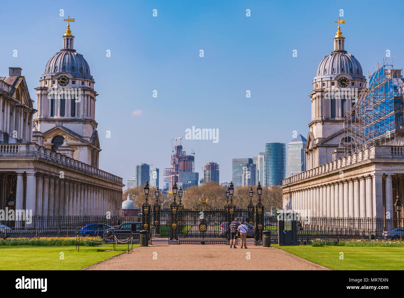 Londres, Reino Unido - 20 de abril: Vista del antiguo Colegio Naval, sitio de patrimonio mundial y famoso destino turístico el 20 de abril de 2018, en Londres Foto de stock