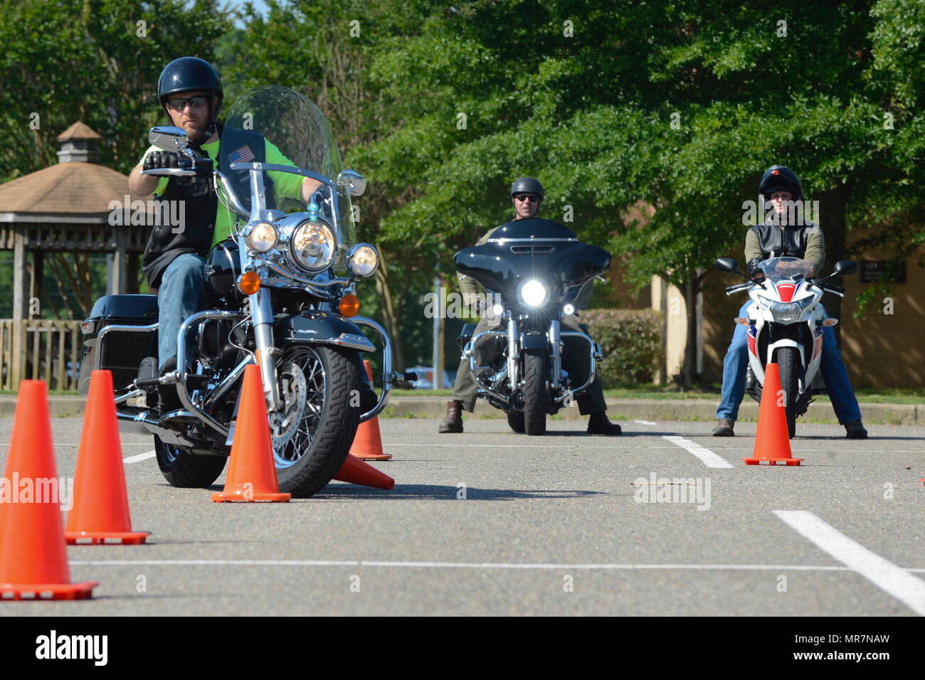 Club de motos militares caballeros verdes fotografías e imágenes de alta  resolución - Alamy