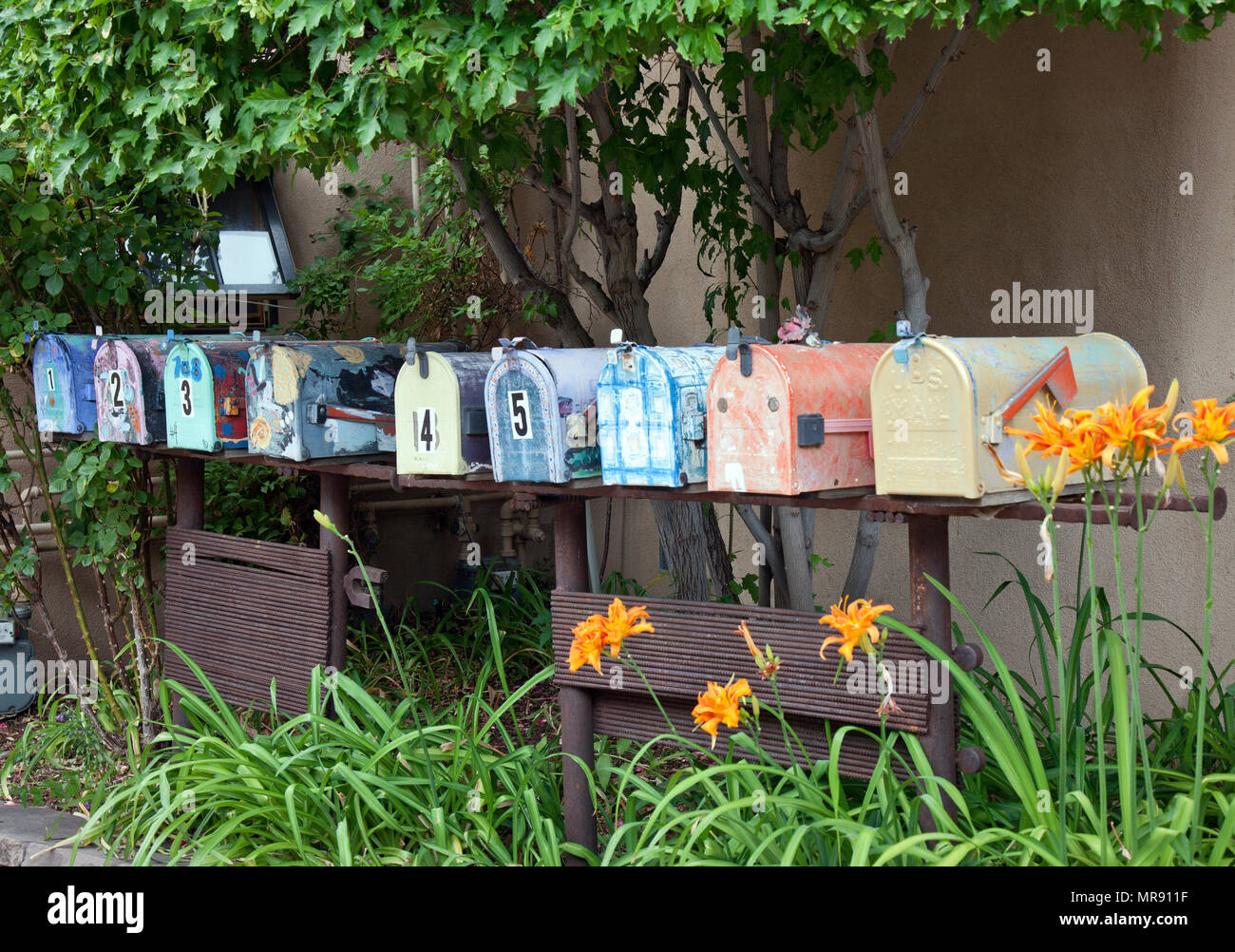 Buzones decorados fotografías e imágenes de alta resolución - Alamy