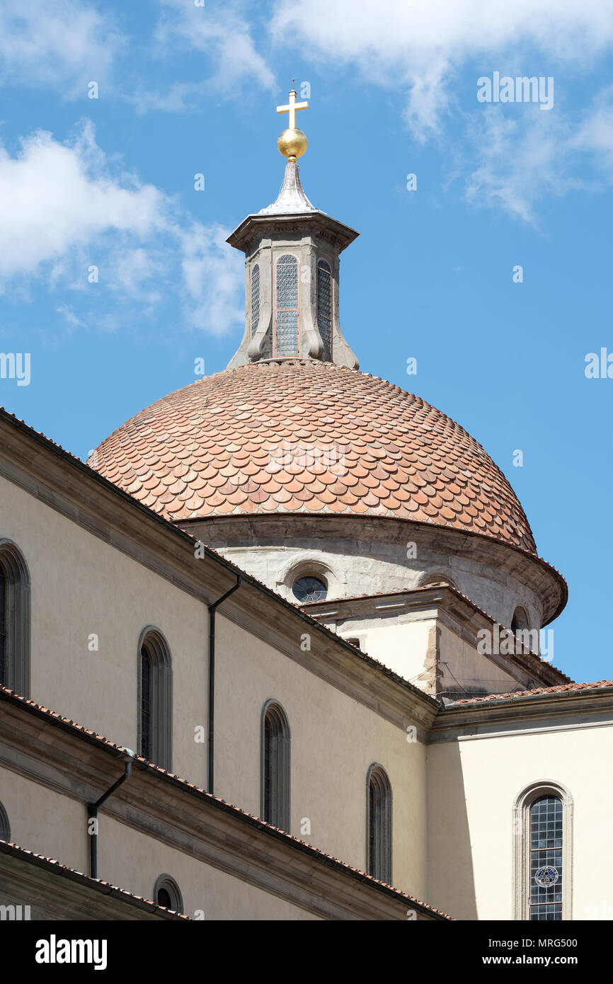 La basílica de Santo Spirito, Oltrarno trimestre, Piazza Santo Spirito, Florencia, Toscana, Italia, Europa Fotografía de stock - Alamy La basílica de Santo Spirito, Oltrarno trimestre, Piazza Santo Spirito, Florencia, Toscana, Italia, Europa Fotografía de stock - Alamy