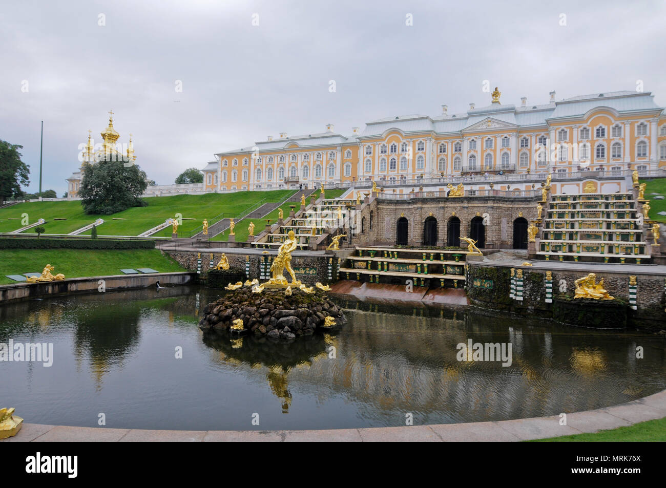 Grand Palace - Petergof Peterhof, San Petersburgo, Rusia Foto de stock