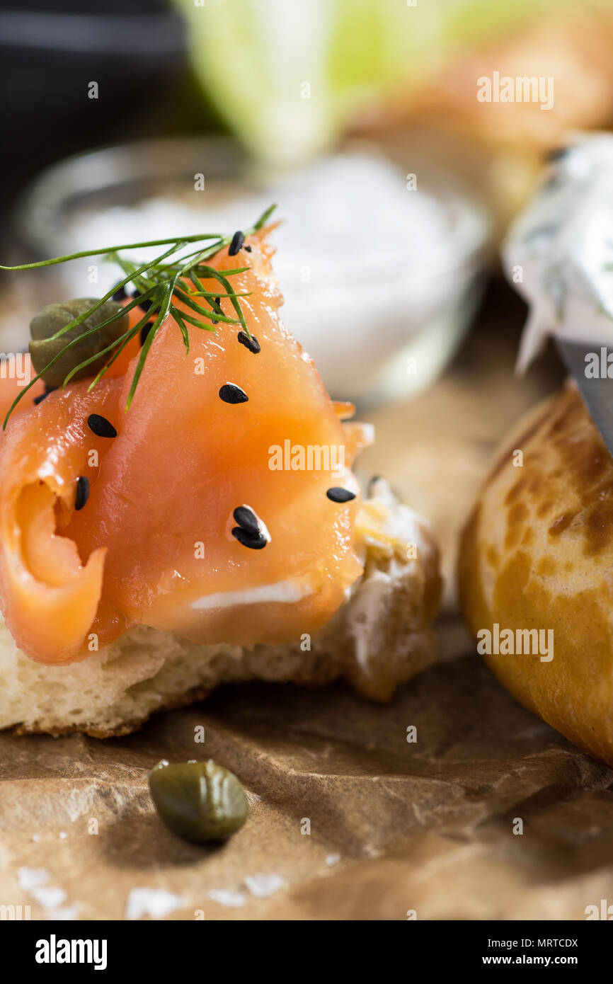 Canapes De Salmon Ahumado Canapes Con Queso Crema Eneldo Fresco Y