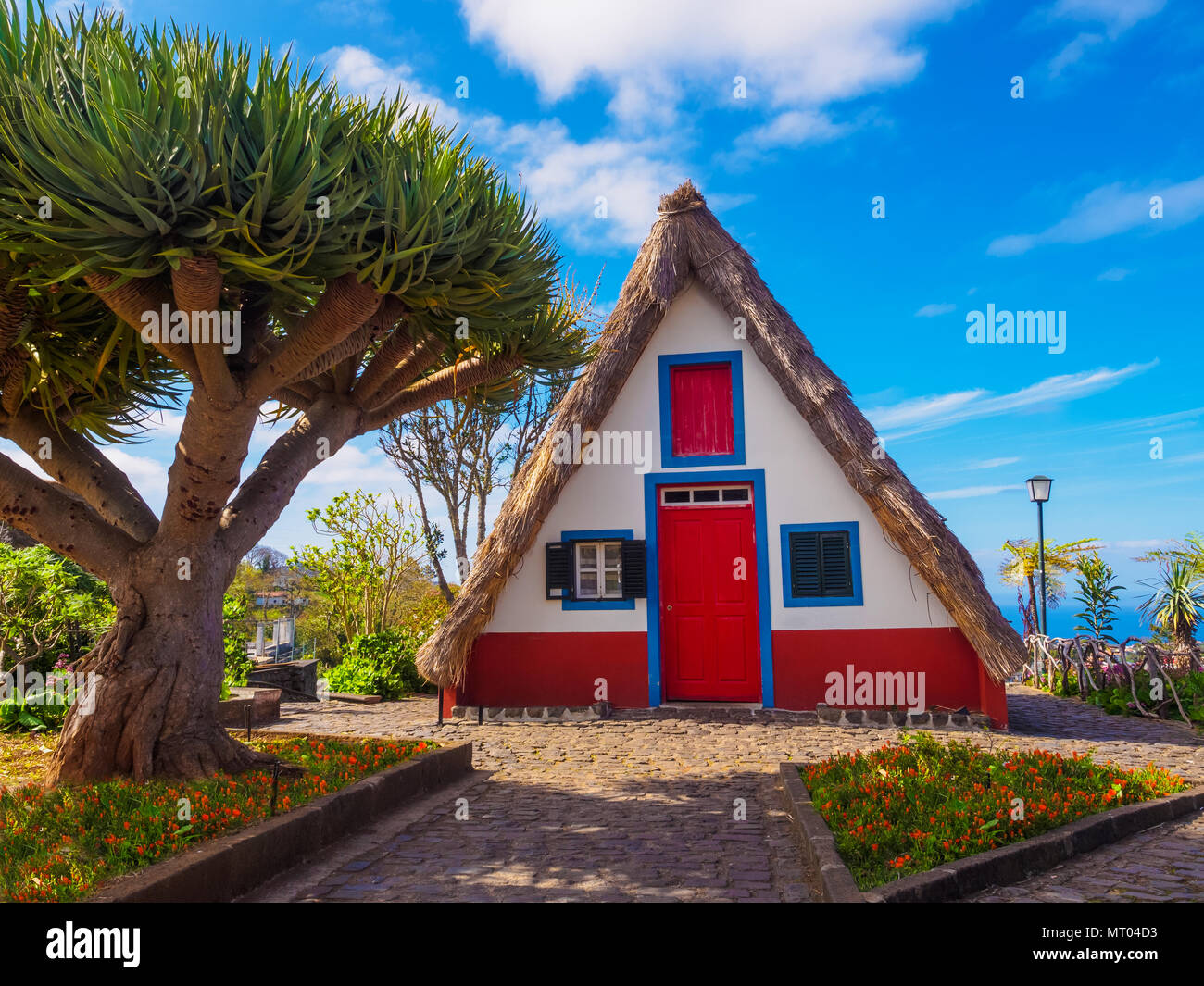 Casa tradicional de Santana village, la isla de Madeira de Portugal Foto de stock
