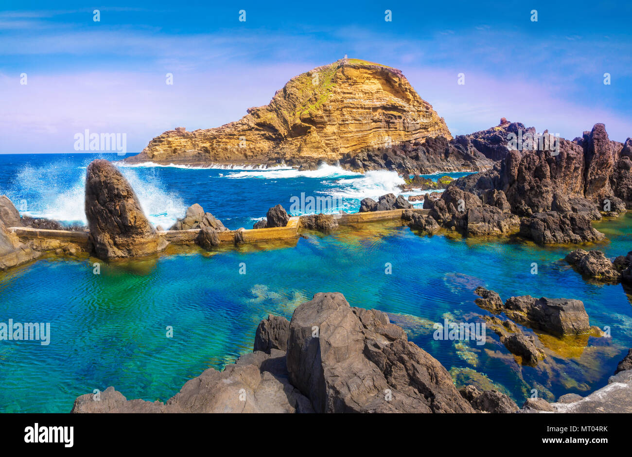 Un paisaje impresionante con famosas piscinas naturales de Porto Moniz en la isla de Madeira, Portugal Foto de stock