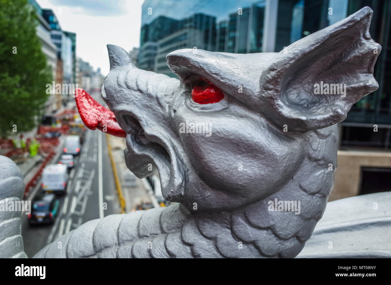 Londres Dragon - Ciudad de Londres (milla cuadrada) Marcador de límite dragón en Holborn viaducto Foto de stock