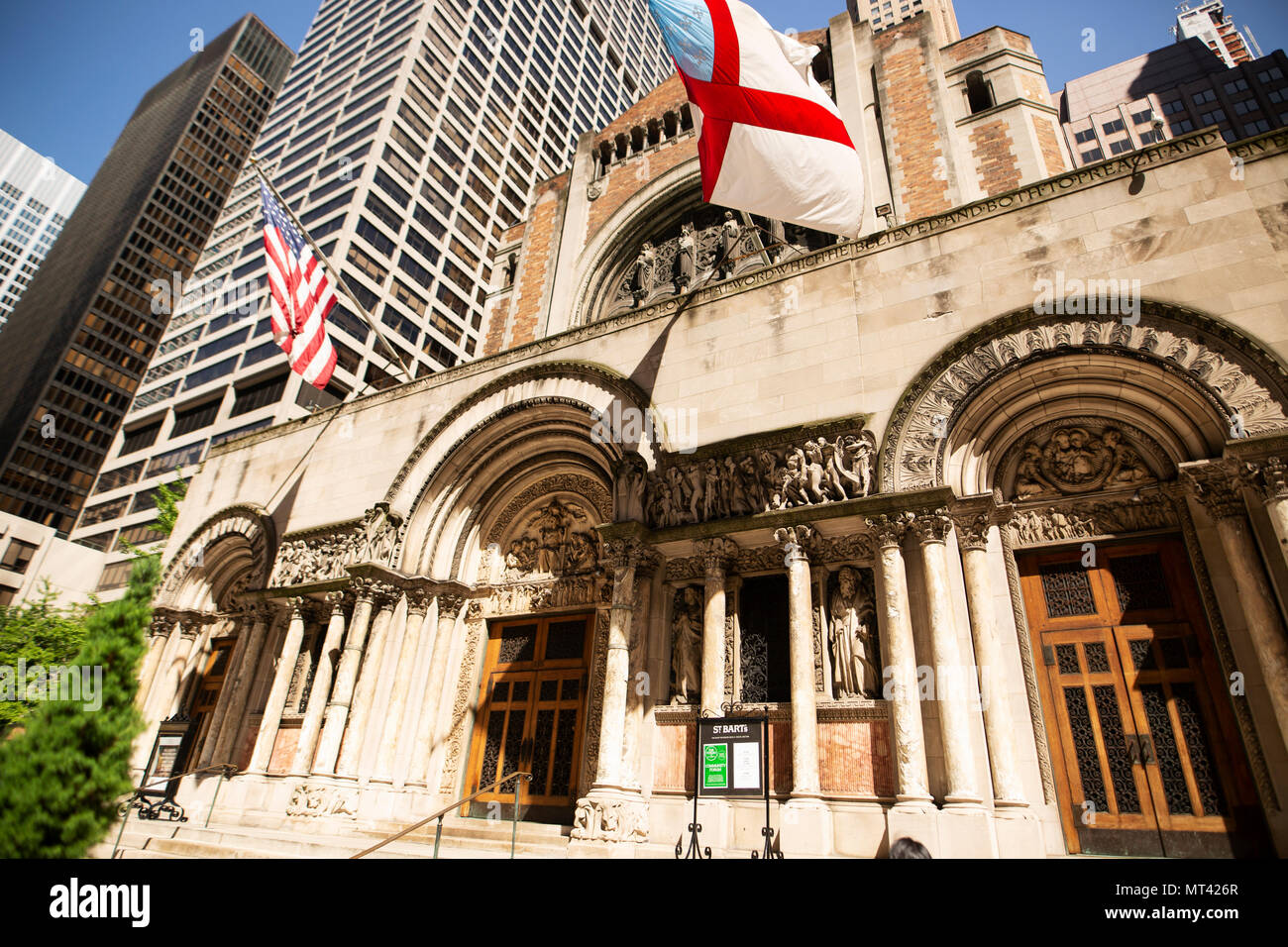 La Iglesia de San Bartolomé (St. Bart's), una Iglesia Episcopal en Manhattan, Ciudad de Nueva York, construido en un estilo bizantino en el siglo XX. Foto de stock