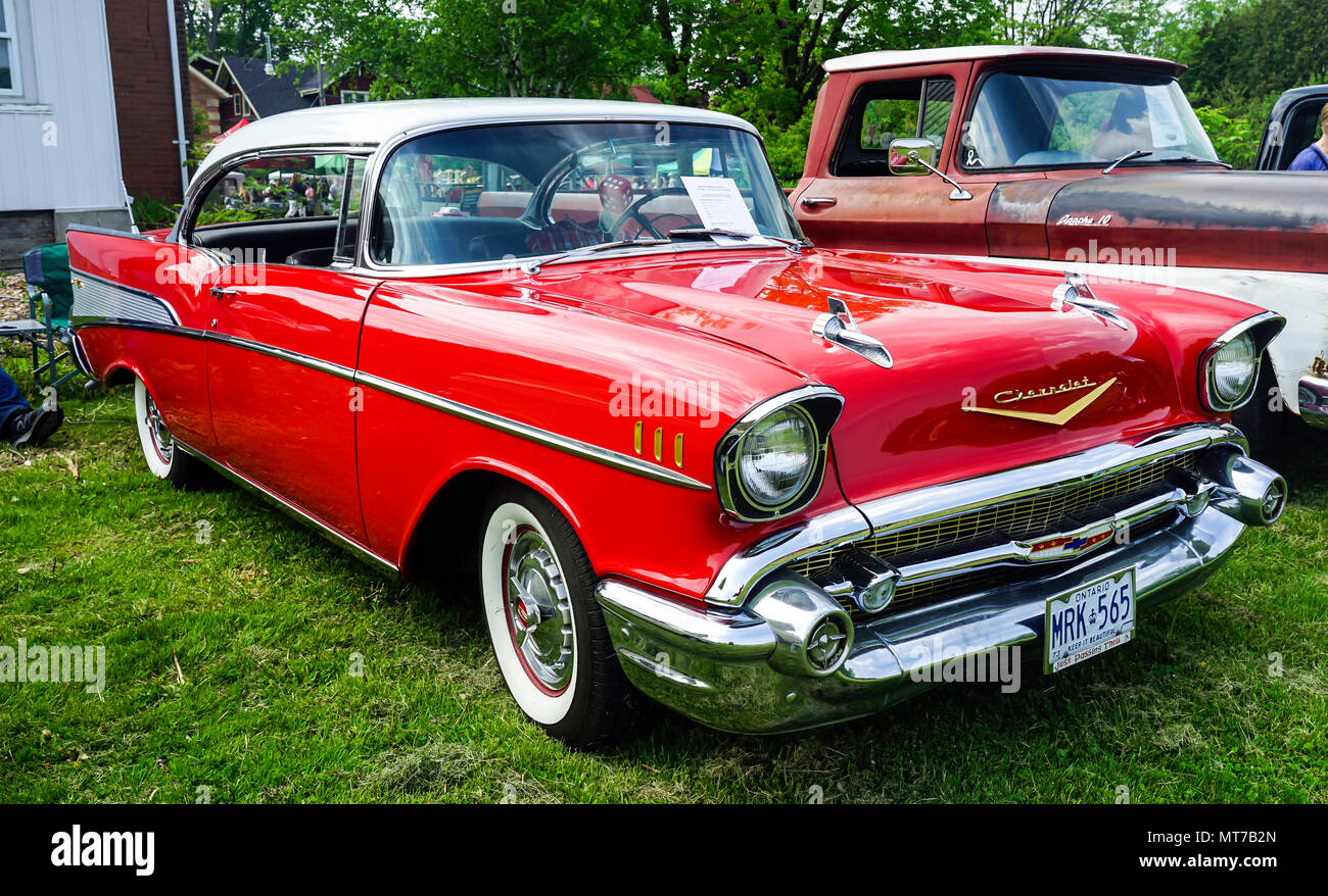 1957 Chevy Cheverolet viejos coches antiguos en exposición de coches antiguos en Ontario,Canadá Foto de stock