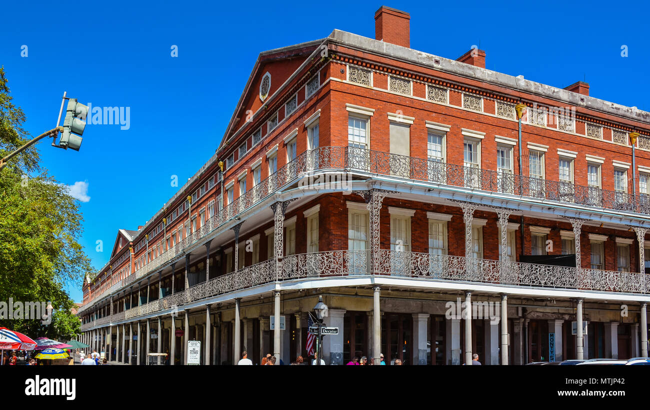 New Orleans, LA - 24 de sept., 2017: 1850 House. Pertenecientes a la Louisiana State Museum, el 1850 House es una casa adosada antebellum. Foto de stock