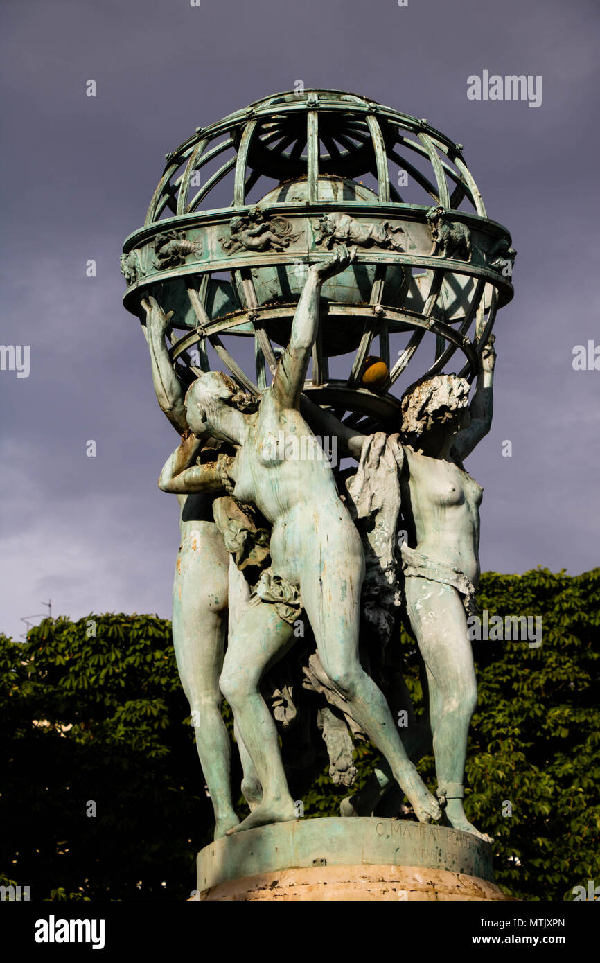 Las cuatro partes del mundo sosteniendo la Esfera Celeste Foto de stock