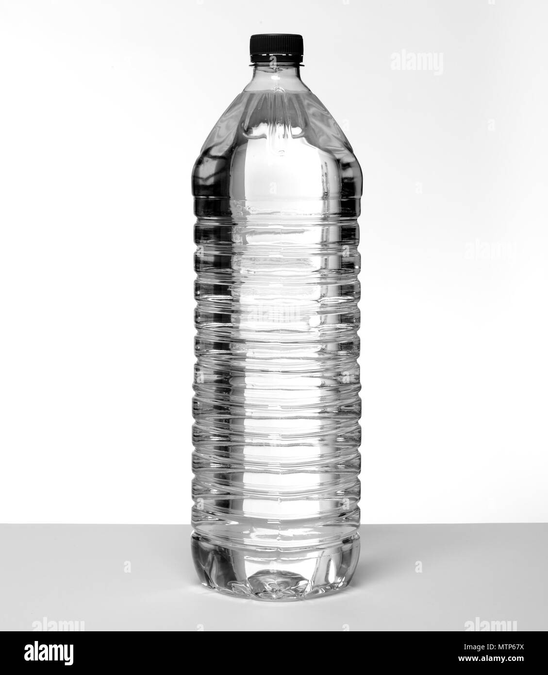 Botella de plástico. Foto de stock