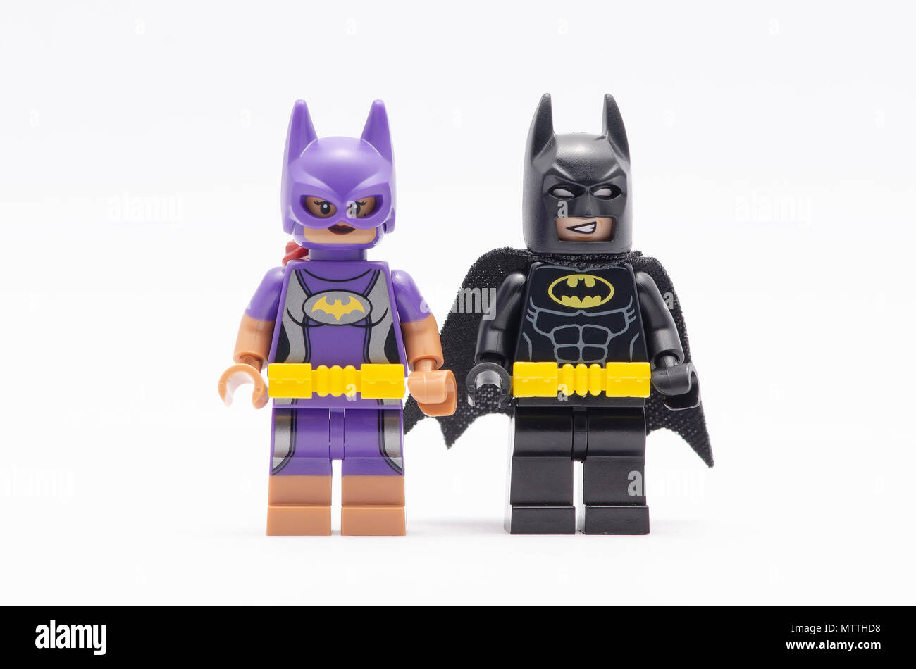 pubertad abortar tensión La mini figura de Batman y batgirl. Lego minifigures son fabricados por el  Grupo Lego Fotografía de stock - Alamy