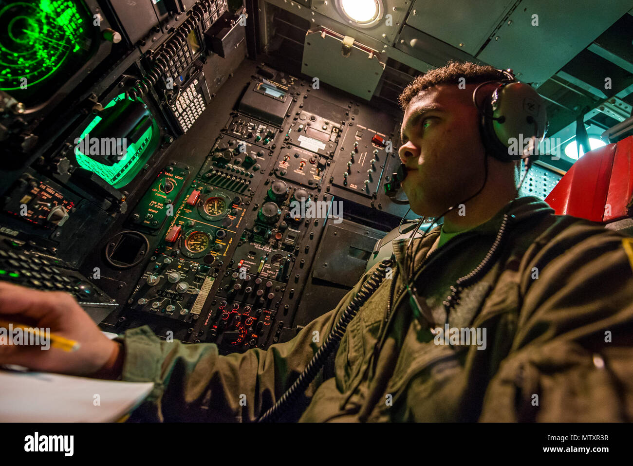 Avionics Officer Fotos E Imagenes De Stock Alamy alamy