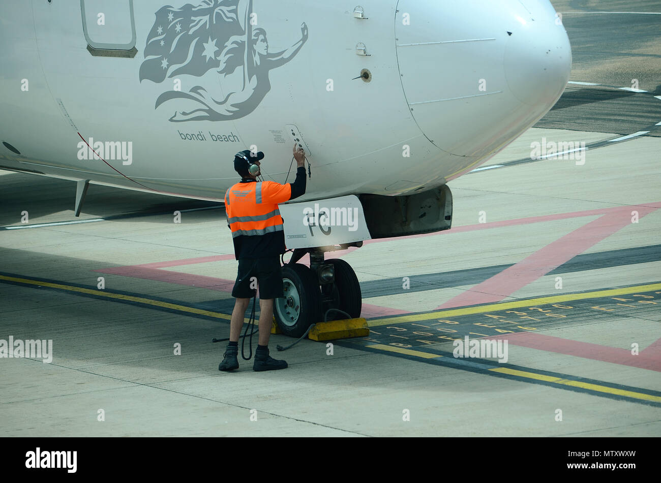 Avión de pasajeros, controles de vuelo previamente Foto de stock
