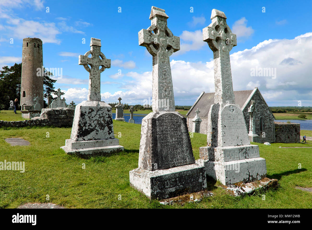 Alta cruza / pie cruza / cruces celtas, Clonmacnoise Monasterio, en el condado de Offaly, Irlanda Foto de stock