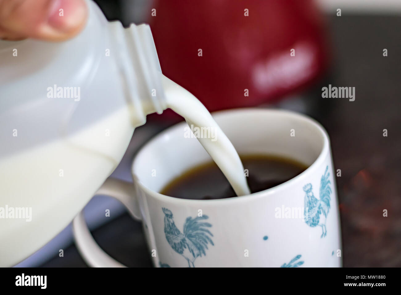 La leche y el café Foto de stock