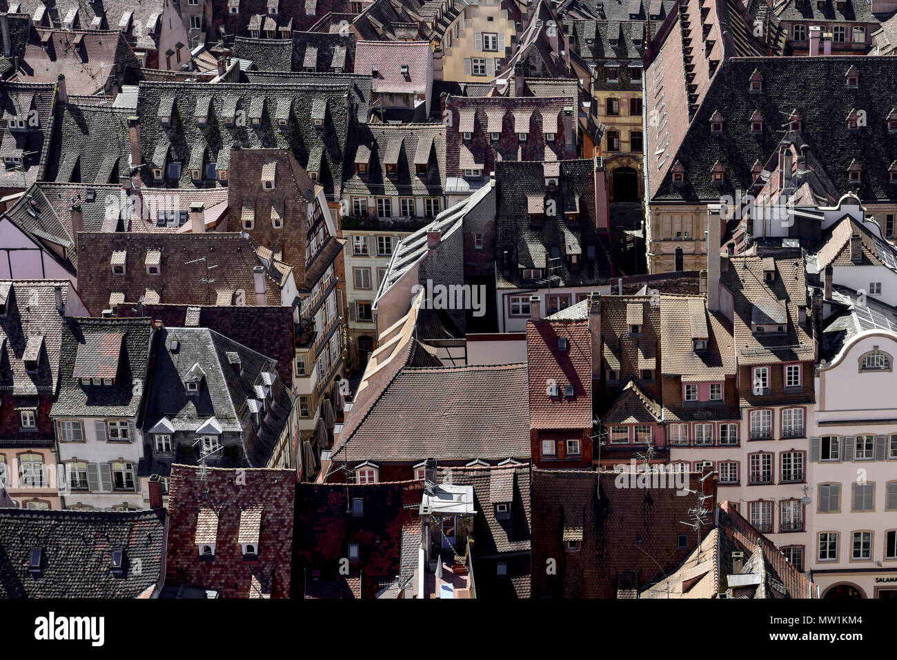Techos, Old Town, Estrasburgo, Francia Foto de stock