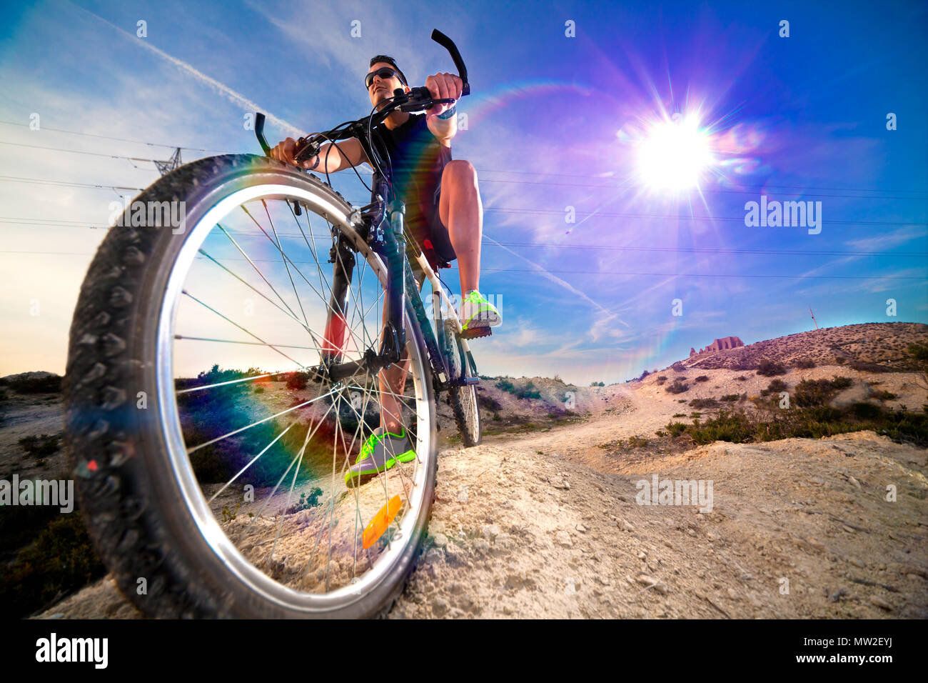 Deportes extremos.bicicleta de montaña y el hombre.El estilo de vida al  aire libre deportes extremos Fotografía de stock - Alamy
