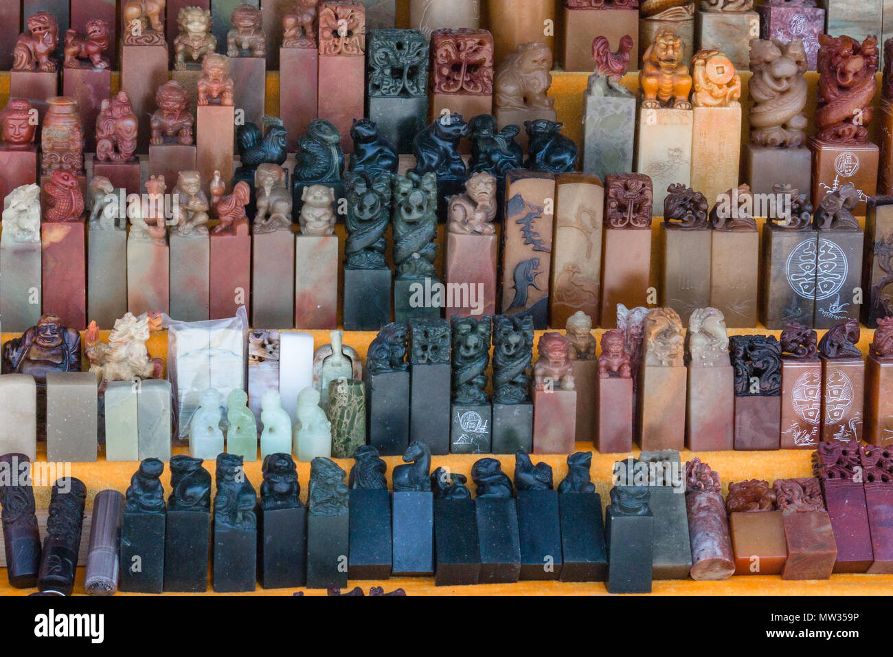 Sellos Sellos de mano de piedra chinos souvenirs en el mercado cerca del sitio de la Gran Muralla China Mutianyu Foto de stock
